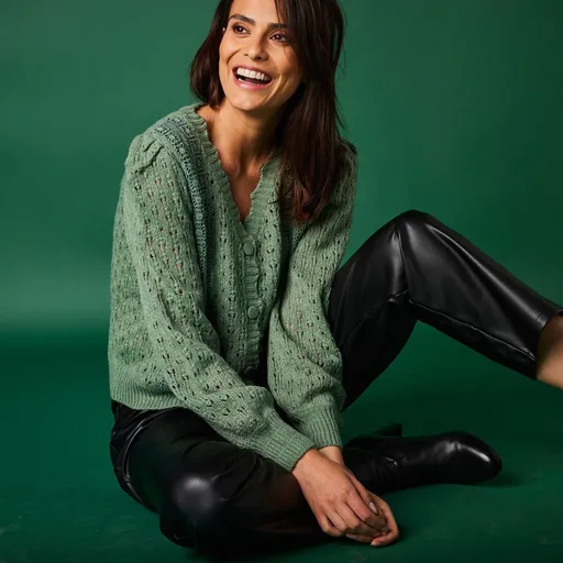 Pulover cu decolteu în V cu finisaj ondulat