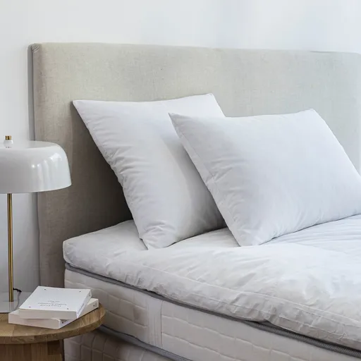 Pernă naturală Dodo cu înveliș antiacarieni Proneem, mai fermă